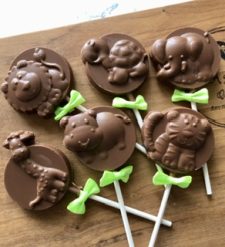 A set of 6 cute jungle themed chocolate lollipops- giraffe, tiger ,lion , hippo, elephant and turtle